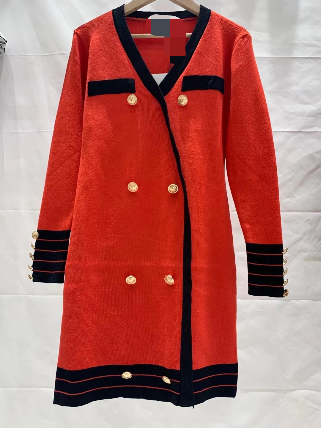 706 2022 Milan Runway Autumn Summer Brand Same Style Sweater Long Sleeve Red Striped Cardigan Button High Quality Womens qian, Customize
706 2022 Milan Runway Autumn Summer Brand Same Style Sweater Long Sleeve Red Striped Cardigan Button High Quality Womens qian, Customize