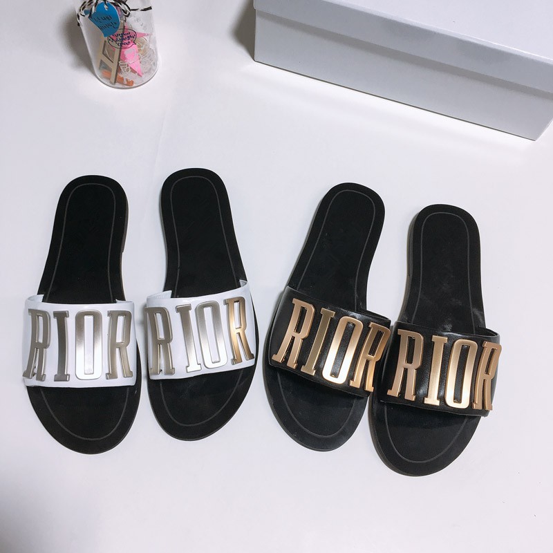 D's leather slippers women's logo letter metal buckle catwalk fashion all-match designer magic film women's shoes wear flat-bottomed sandals
D's leather slippers women's logo letter metal buckle catwalk fashion all-match designer magic film women's shoes wear flat-bottomed sandals