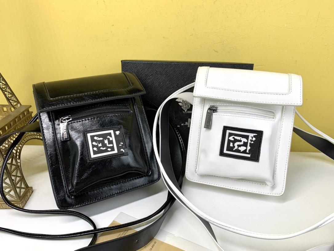 Womens classic dual-purpose messenger waist bags Fashion Shoulder Bags Bestselling Luxury Designer Crossbody bag satchel purse chain purses handbag woman wallet, White size 15*17*5 cm
Womens classic dual-purpose messenger waist bags Fashion Shoulder Bags Bestselling Luxury Designer Crossbody bag satchel purse chain purses handbag woman wallet, White size 15*17*5 cm