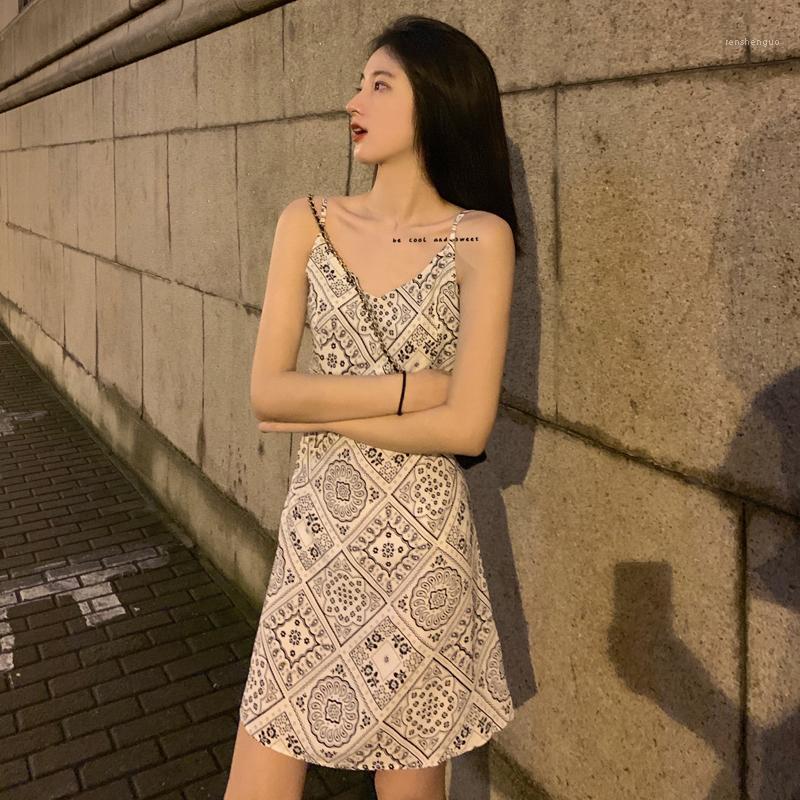Skirts Net Hong Kong Style Retro Floral Off Shoulder Short Sling Skirt Summer 2022 Slim Dress, Black
Skirts Net Hong Kong Style Retro Floral Off Shoulder Short Sling Skirt Summer 2022 Slim Dress, Black