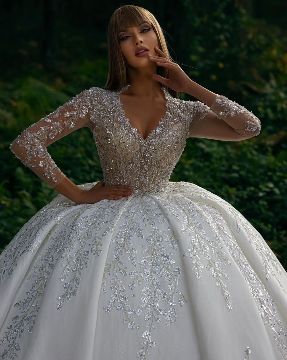 Princess Ball Wedding Dresses Long Sleeves V Neck Sequins Appliques Lace Ruffles or Length Embroidery Bridal Gown Vintage Plus Size robes de soiree