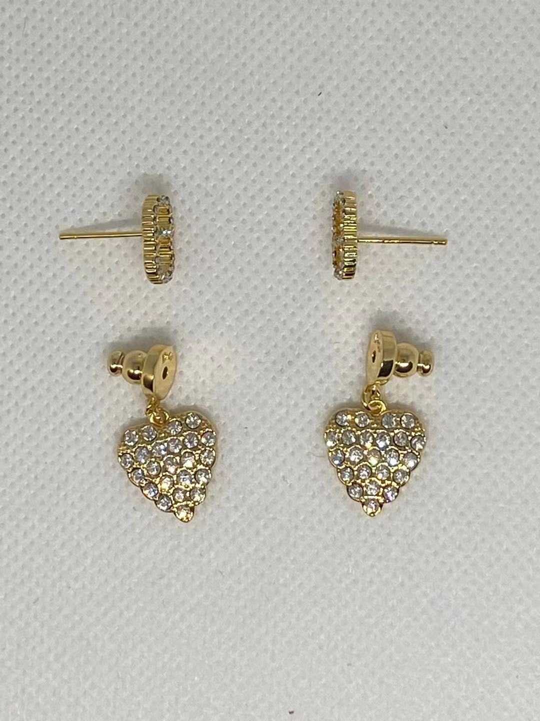 2020luxury jewelry letter love Earring Back womens diamondstudded brass earrings internet celebrity fashion
2020luxury jewelry letter love Earring Back womens diamondstudded brass earrings internet celebrity fashion