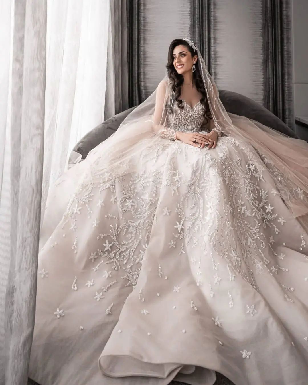 Wedding Dress Luxury 3D Lace Long Sleeve Bride Dresses Vestido Casamento Pleats Beads Sweep Train Bridal Gowns