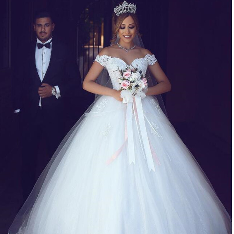 2023 New Dubai Elegant Long A-line Wedding Dresses Sheer off shoulder Lace Appliques Beaded Vestios De Novia Bridal Gowns with Buttons