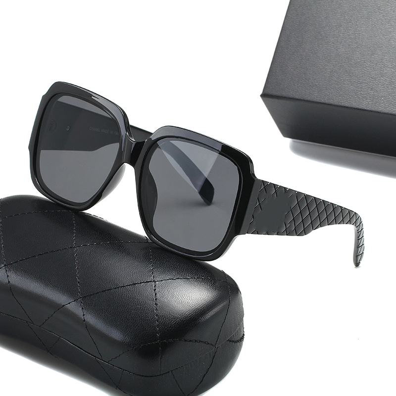 7790 Top luxury Sunglasses polaroid lens designer womens Mens Adumbral Goggle senior Eyewear For Women eyeglasses frame Vintage Metal Sun Glasses With Box
7790 Top luxury Sunglasses polaroid lens designer womens Mens Adumbral Goggle senior Eyewear For Women eyeglasses frame Vintage Metal Sun Glasses With Box