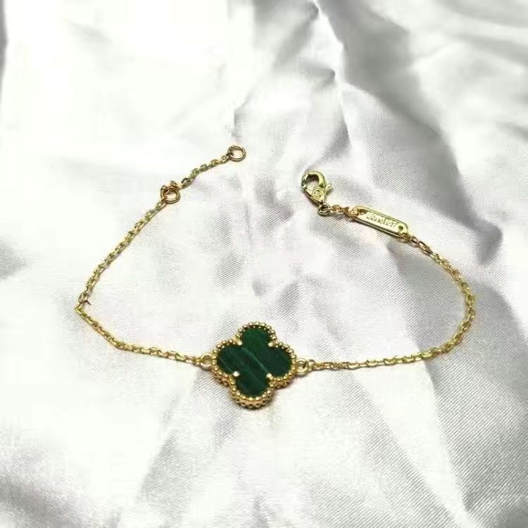 Fashion Luxury clover Bracelet designer gold jewelry chain for women wedding gift Valentines Day adults bracelets blue green black white clovers silver diamonds
Fashion Luxury clover Bracelet designer gold jewelry chain for women wedding gift Valentines Day adults bracelets blue green black white clovers silver diamonds