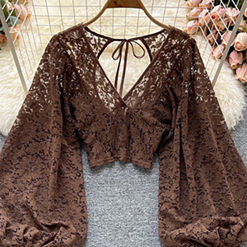 Autumn Black/White/Brown Sexy Lace Blouse Women Elegant V-Neck Puff Long Sleeve Open Back Short Tops Female Party Blusas 220407
Autumn Black/White/Brown Sexy Lace Blouse Women Elegant V-Neck Puff Long Sleeve Open Back Short Tops Female Party Blusas 220407
