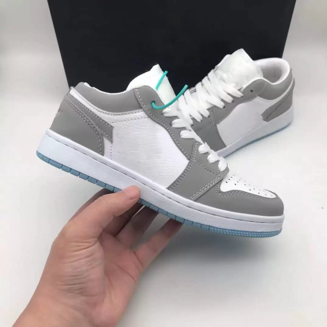 Designer Skateboard Sports Shoes For Fashion Men Women Low Cut Lace-Up Casual Outdoor Comfortable Wear-Resisting Sneakers Trainers 36-44
Designer Skateboard Sports Shoes For Fashion Men Women Low Cut Lace-Up Casual Outdoor Comfortable Wear-Resisting Sneakers Trainers 36-44