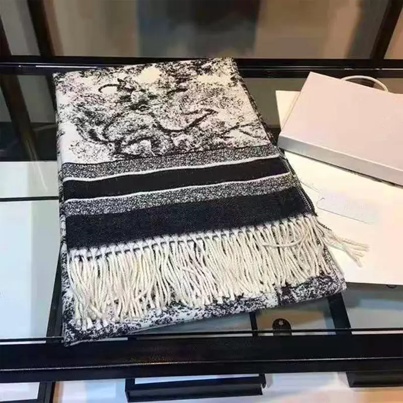 Design woman cashmere scarf Men and Women winter scarves ladies Shawls Big Letter pattern wool Landscape animal Print Pashminas 70cm X 180cm
Design woman cashmere scarf Men and Women winter scarves ladies Shawls Big Letter pattern wool Landscape animal Print Pashminas 70cm X 180cm