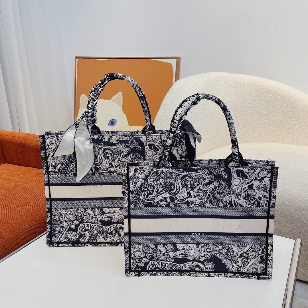 neveres fulles hand bag Saddles Handbags Women's Bags Classic Bag Old Flower embroidery shopping big, Red
neveres fulles hand bag Saddles Handbags Women's Bags Classic Bag Old Flower embroidery shopping big, Red