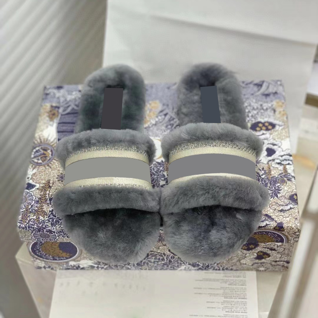 High quality Designer Slippers Classic women's slipper fashion winter letter lamb wool slide Home soft warm outdoor antiskid comfortable sandals 2 styles very good, Pink
High quality Designer Slippers Classic women's slipper fashion winter letter lamb wool slide Home soft warm outdoor antiskid comfortable sandals 2 styles very good, Pink