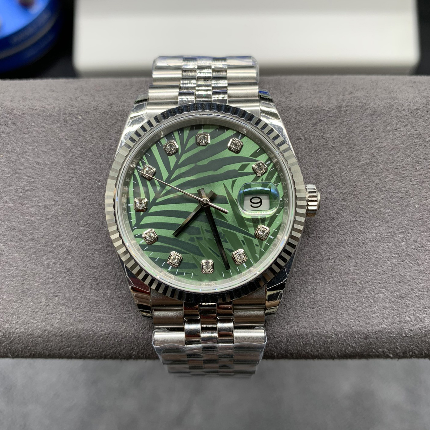 Luxury neutral watch olive green dial 36mm palm leaf pattern diamond m126234 scratch resistant Blue Crystal magnifying calendar waterproof automatic machine
Luxury neutral watch olive green dial 36mm palm leaf pattern diamond m126234 scratch resistant Blue Crystal magnifying calendar waterproof automatic machine