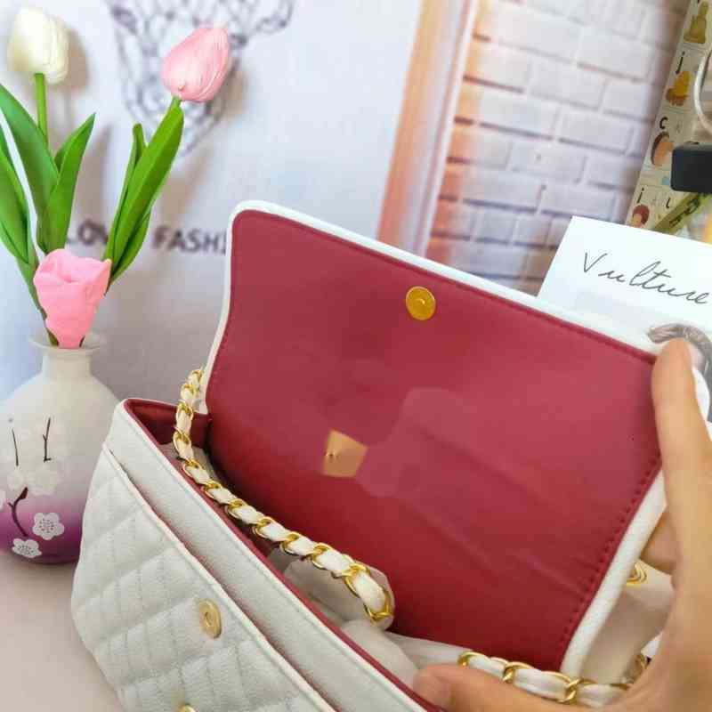 Brand design woman's Letter Quilted shoulder Chain CC bag lambskin handbag vintage messenger bags caviar Leather le boy 2.55 Flap Bag 201, Black
Brand design woman's Letter Quilted shoulder Chain CC bag lambskin handbag vintage messenger bags caviar Leather le boy 2.55 Flap Bag 201, Black