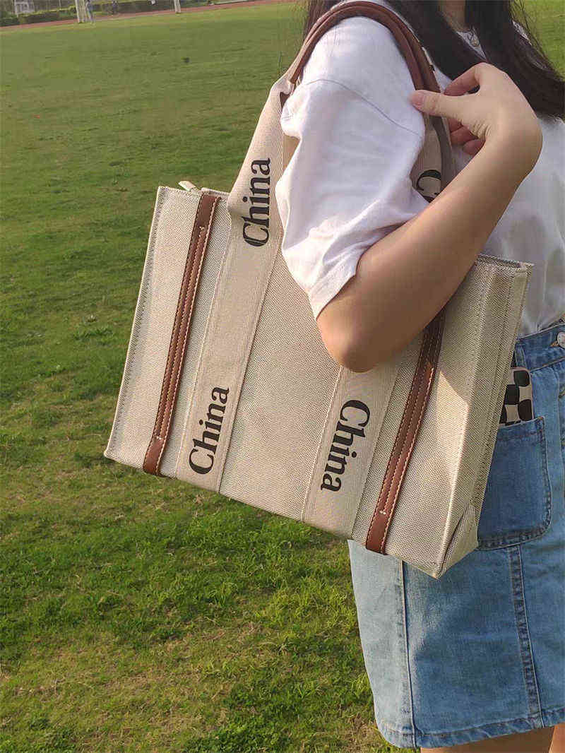 2022 new summer single shoulder canvas bag small design portable large tote women's capacity Purses, Brown
2022 new summer single shoulder canvas bag small design portable large tote women's capacity Purses, Brown