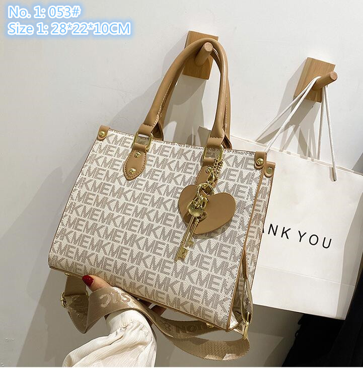 Wholesale factory ladies shoulder bags 2 styles street trend contrast leather handbag retro letter printing tote bag simple gold pendant fashion handbags