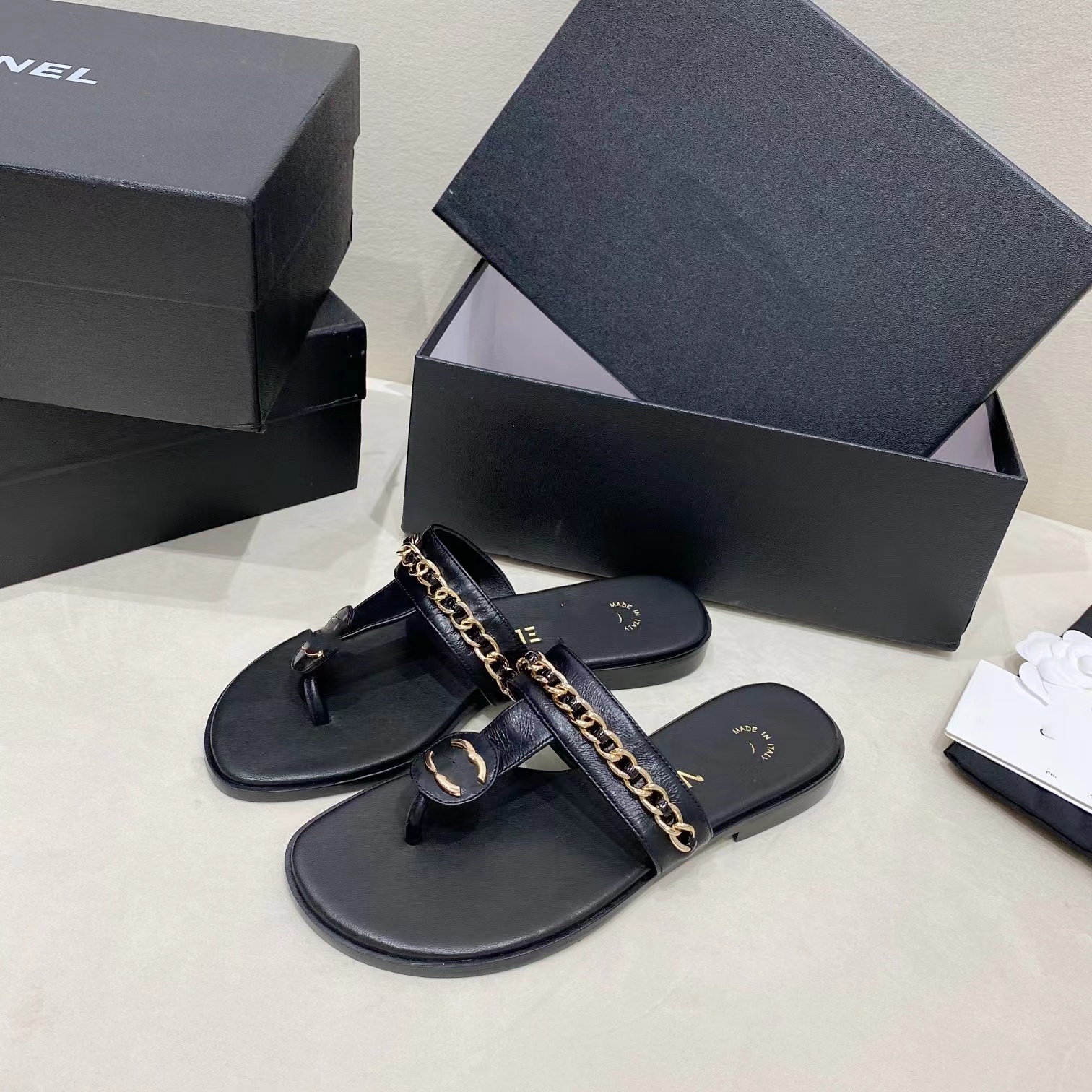 2022 designer slippers The latest flip flops have 3D printing technology on the upper with box
2022 designer slippers The latest flip flops have 3D printing technology on the upper with box