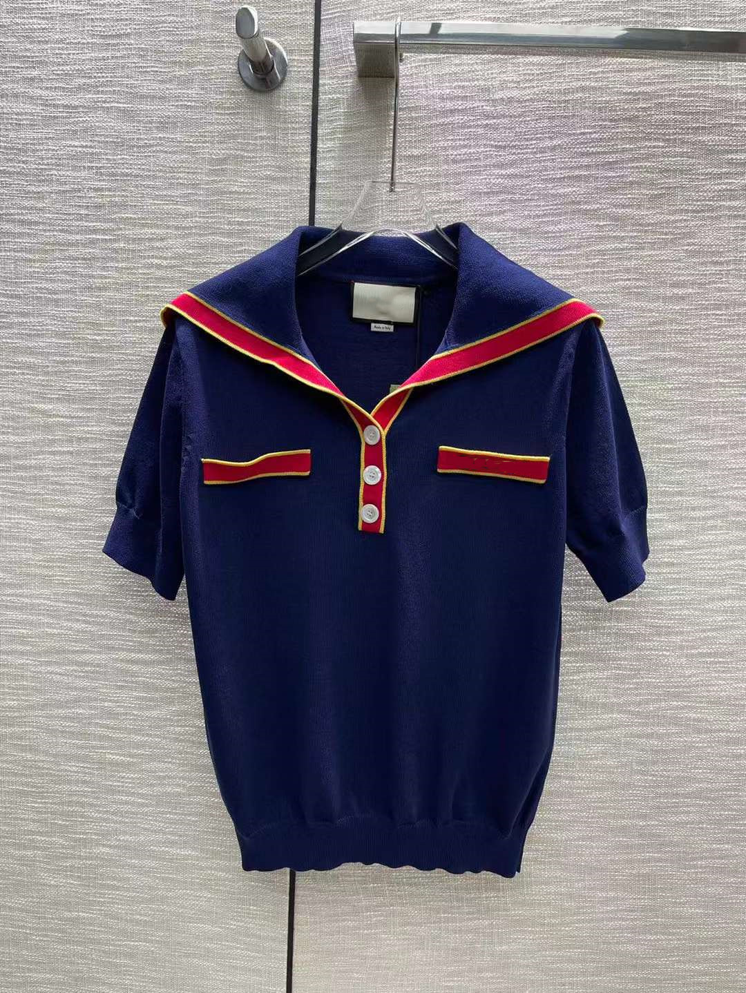 High-end quality 2022 summer retro knits lapel knitted tops Classic preppy style contrasting color line trims Temperament, ladies and girls, age-reducing items, Blue
High-end quality 2022 summer retro knits lapel knitted tops Classic preppy style contrasting color line trims Temperament, ladies and girls, age-reducing items, Blue