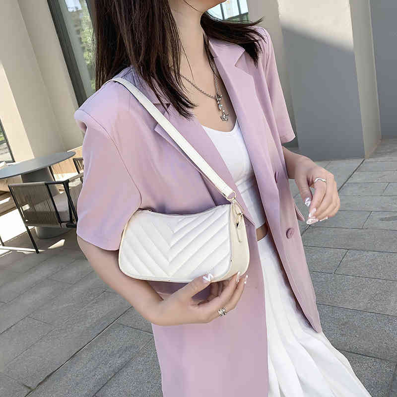Summer embroidery bag new simple one shoulder armpit bag candy color style diagonal bag Purses_J3QI, Red
Summer embroidery bag new simple one shoulder armpit bag candy color style diagonal bag Purses_J3QI, Red