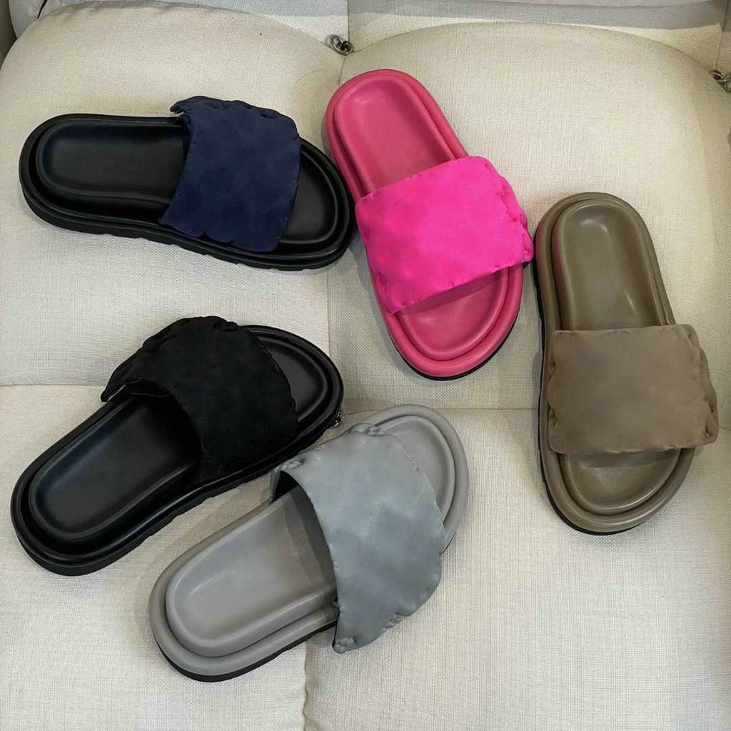 Luxury Leather Platform Pool Pillow Slippers Thong Sandals Cutout Sandal Flat Calfskin Bow Spikes Slipper Woman Flip-Flops Size 35-46 Discount Price, With box
Luxury Leather Platform Pool Pillow Slippers Thong Sandals Cutout Sandal Flat Calfskin Bow Spikes Slipper Woman Flip-Flops Size 35-46 Discount Price, With box
