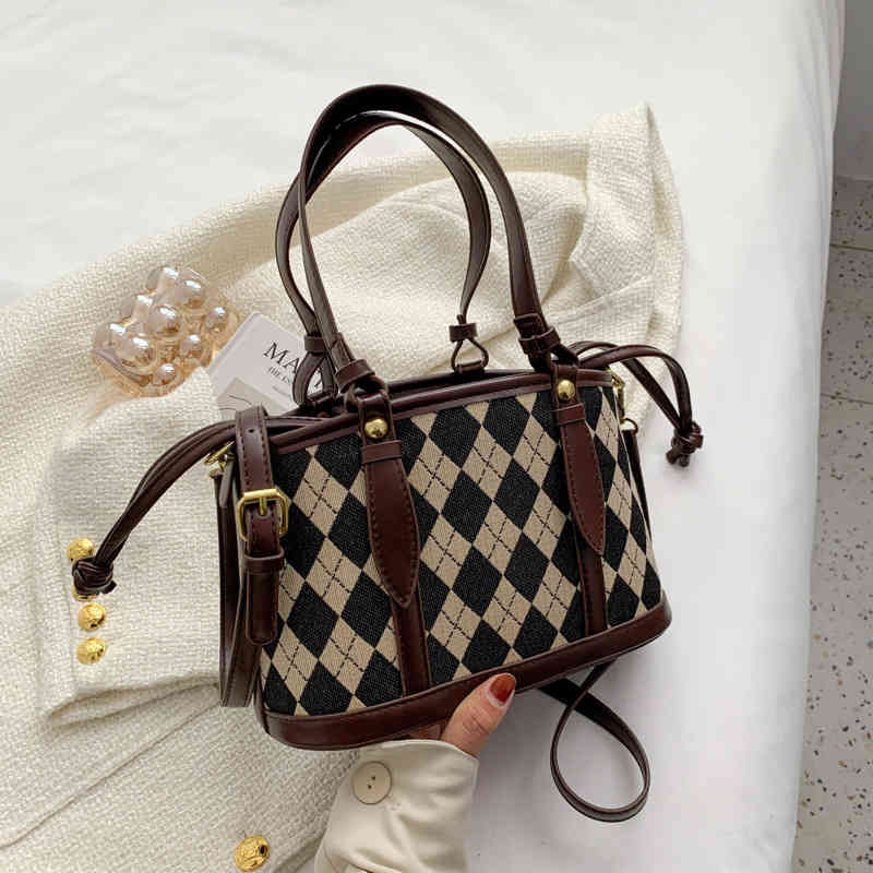Ladies Fashion Luxury Brand Tide Bag Wholesale This Year's Popular Female New Texture Portable Messenger, Black
Ladies Fashion Luxury Brand Tide Bag Wholesale This Year's Popular Female New Texture Portable Messenger, Black