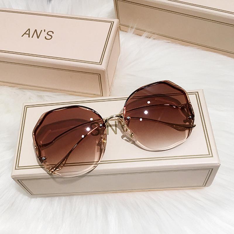 Sunglasses Free INS Gradient Women Rimless Trimmed Metal Curved Temples Sun Glasses All-match Decorative
Sunglasses Free INS Gradient Women Rimless Trimmed Metal Curved Temples Sun Glasses All-match Decorative