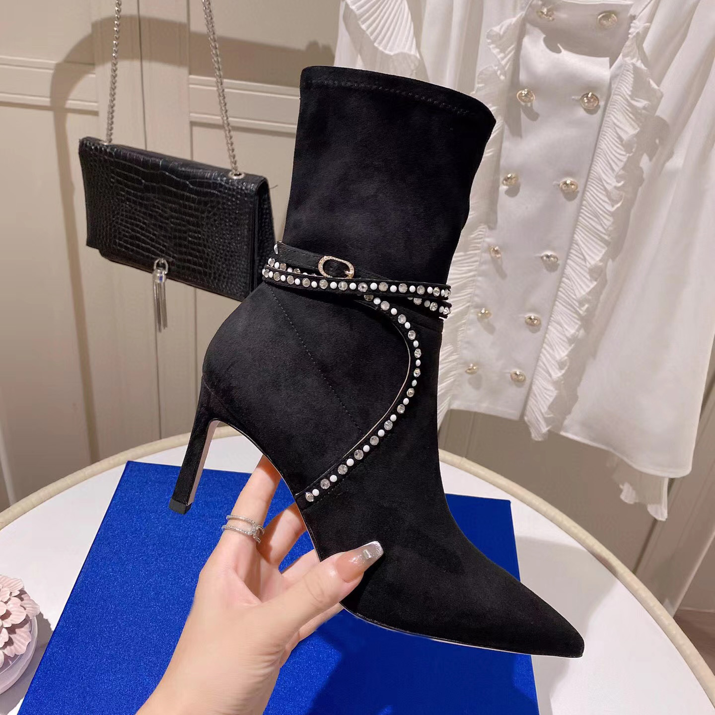 black Stretchy stiletto heels Ankle boots Leather Crystal decoration Buckle Strap shoes pointed Toes booties 75mm luxury designers shoe for women factory footwear
black Stretchy stiletto heels Ankle boots Leather Crystal decoration Buckle Strap shoes pointed Toes booties 75mm luxury designers shoe for women factory footwear