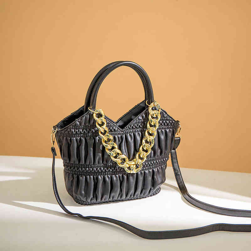 Golden Thick Chain Purse Handbag New Fashion Style Pu Women Hand Bags Chain Tote Bag 220611
Golden Thick Chain Purse Handbag New Fashion Style Pu Women Hand Bags Chain Tote Bag 220611