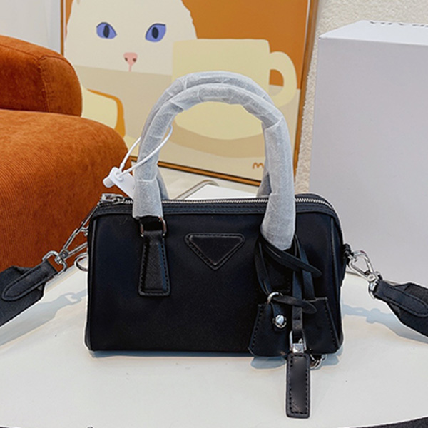 Pillow p large capacity Boston Bags Single Messenger Shoulder crossbody Bag Handbags Black Business trip weekend bags commuter package portable purse
Pillow p large capacity Boston Bags Single Messenger Shoulder crossbody Bag Handbags Black Business trip weekend bags commuter package portable purse