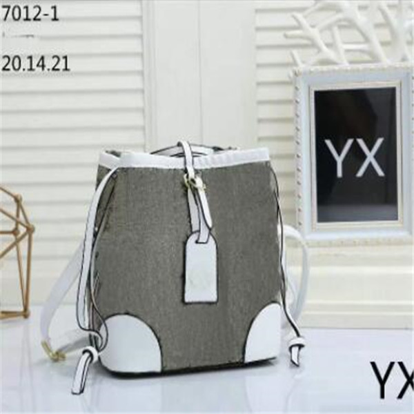 2022 Women Leather Shoulder Bags Tassel Wallet Handbag Handbags Crossbody Soho Bag Fringed Messenger chain purse 7012-1 20x14x21cm, White
2022 Women Leather Shoulder Bags Tassel Wallet Handbag Handbags Crossbody Soho Bag Fringed Messenger chain purse 7012-1 20x14x21cm, White