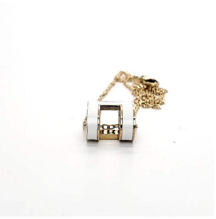 2022 New high quality men and women gold pendant necklace fashion designer design 316L stainless steel ladies Valentine day gift chain length 45CM
2022 New high quality men and women gold pendant necklace fashion designer design 316L stainless steel ladies Valentine day gift chain length 45CM