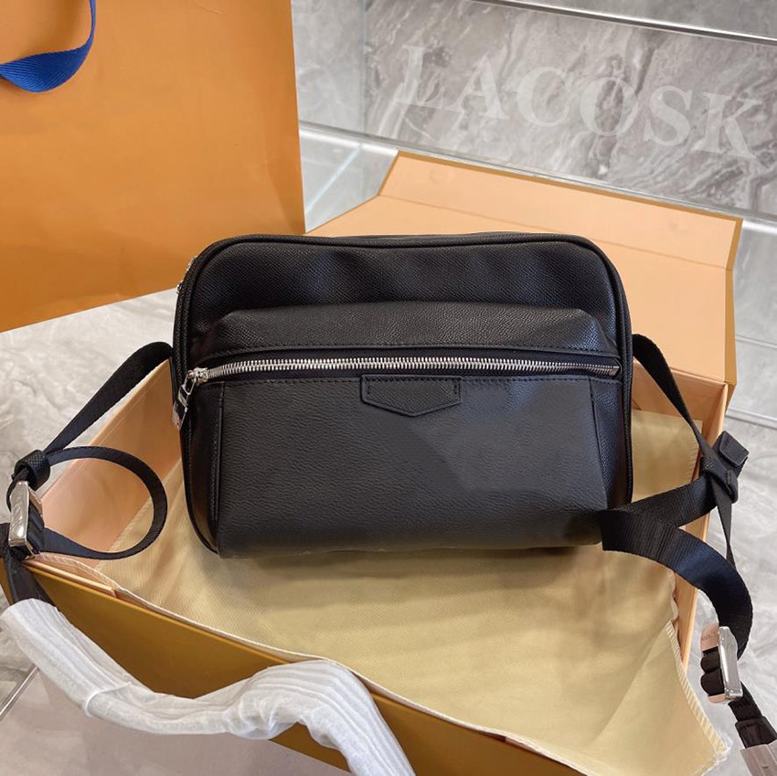 2022 Man Designer Messenger Bags Classsic Luxurys Shoulder Bag Crossbody Men Womean Wide Shoulder Straps Handbag Top Quality with Original Box, Black
2022 Man Designer Messenger Bags Classsic Luxurys Shoulder Bag Crossbody Men Womean Wide Shoulder Straps Handbag Top Quality with Original Box, Black
