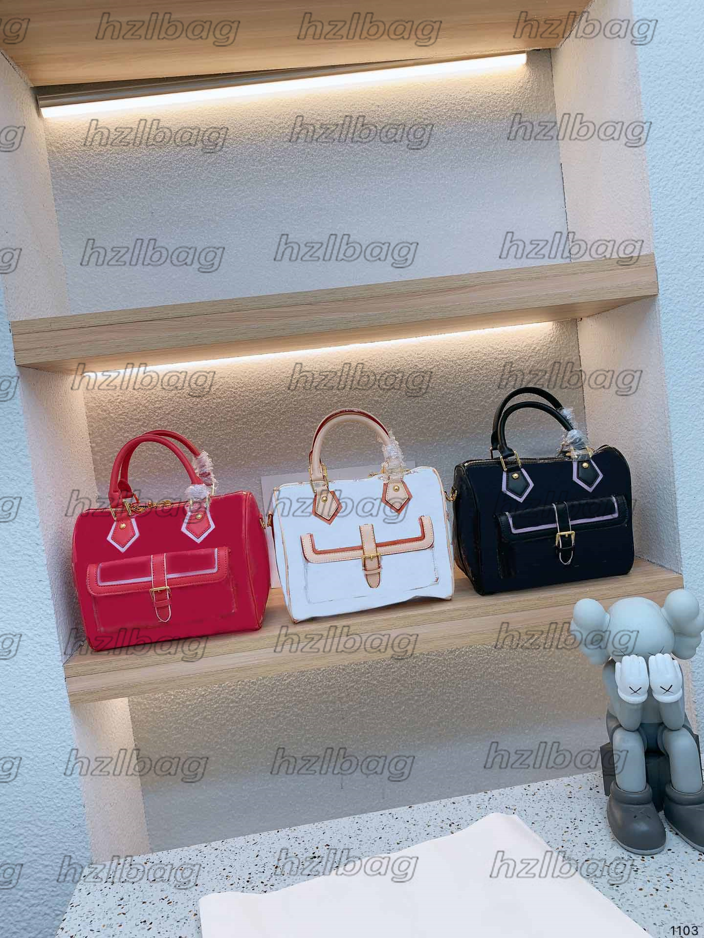 Speedy Bandouliere 25 Boston Shoulder Bag Fall For You Limited Edition Leather Handbag Beige Black Fuchsia Multicolor 2022SS CrossBody, Color 01
Speedy Bandouliere 25 Boston Shoulder Bag Fall For You Limited Edition Leather Handbag Beige Black Fuchsia Multicolor 2022SS CrossBody, Color 01
