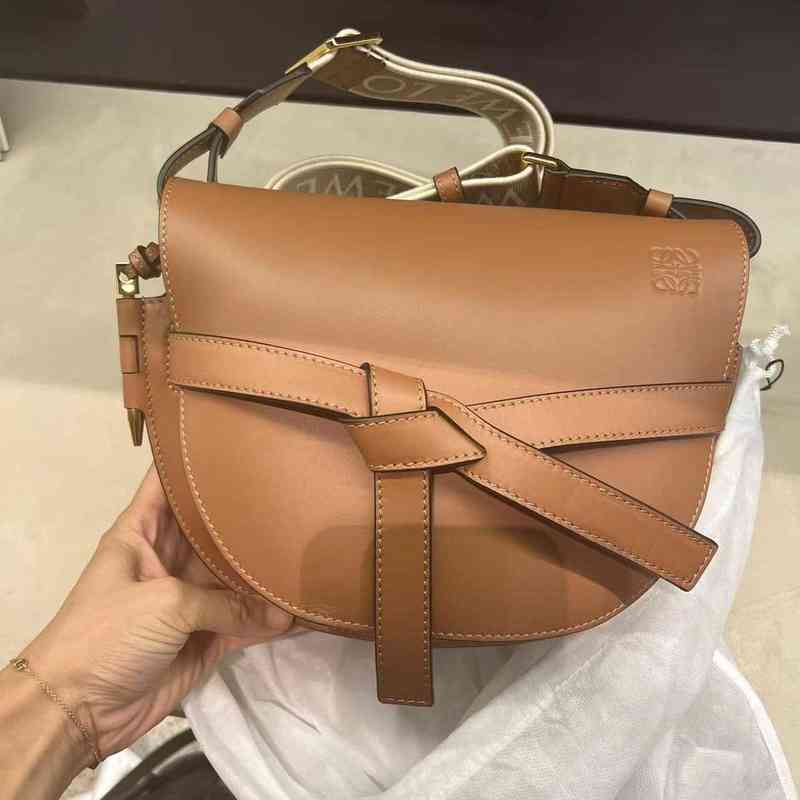 Designer Handbags Loews Bags SOLIN and the total price of gate is, Milk tea reservation (1800 deposit)
Designer Handbags Loews Bags SOLIN and the total price of gate is, Milk tea reservation (1800 deposit)