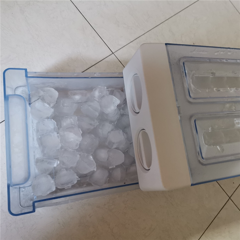 Refrigerator Storage Drawer 30 Grid Small Ice Cube Mould Box Popsicle Molds Maker Tray Juice Making DIY Bar Kitchen Accessories 220318