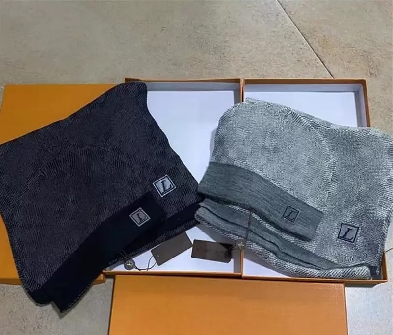 HIGH Quality Classic lattice Winter hats designers bone cap Men women Couple scarf hat two-piece suit Scarf Caps Scarves Sets
HIGH Quality Classic lattice Winter hats designers bone cap Men women Couple scarf hat two-piece suit Scarf Caps Scarves Sets