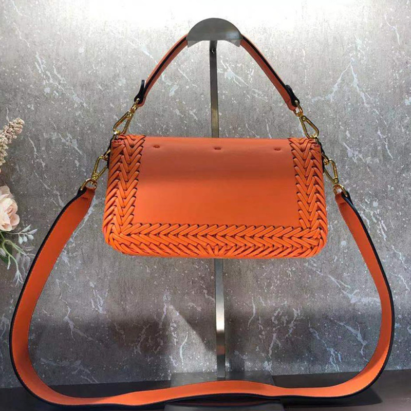 Heavy Craft Weave Hollow Leather Diagonal Shoulder Bag Ladies New Fashion Versatile Design Retro Solid Color Handbag Multifunctional, White
Heavy Craft Weave Hollow Leather Diagonal Shoulder Bag Ladies New Fashion Versatile Design Retro Solid Color Handbag Multifunctional, White