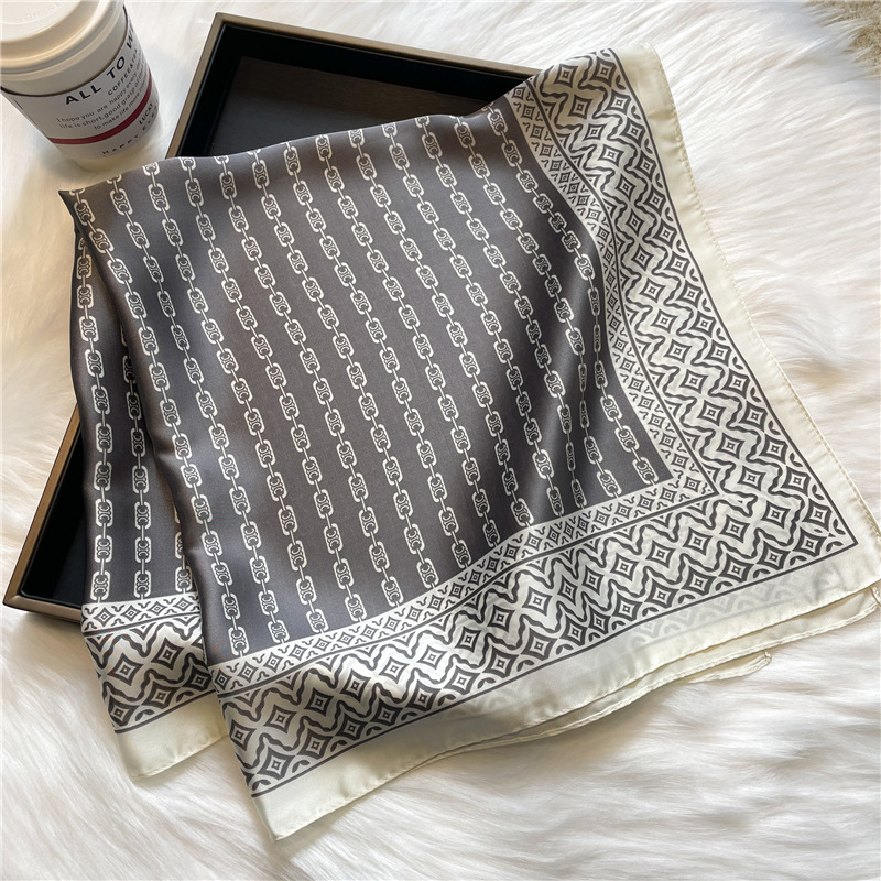 New Style Designer Letters Print Flower imitate Silk Scarf Headband for Women Fashion Long Handle Bag Scarves Paris Shoulder Tote Luggage Ribbon Head Wraps 70*70CM
New Style Designer Letters Print Flower imitate Silk Scarf Headband for Women Fashion Long Handle Bag Scarves Paris Shoulder Tote Luggage Ribbon Head Wraps 70*70CM