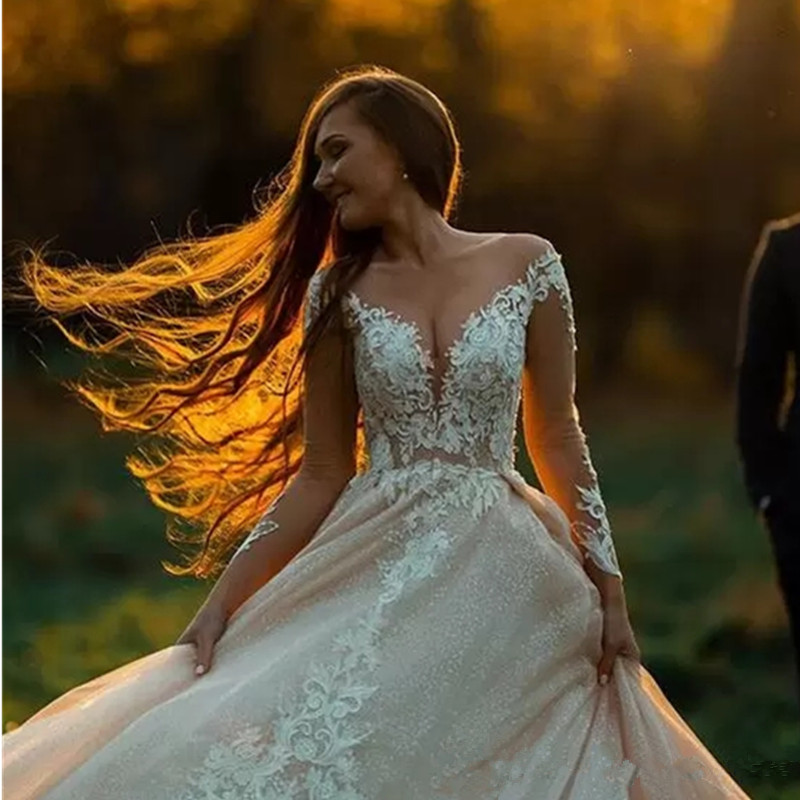 Long Sleeve V-Neck Lace Wedding Dress Off the Shoulder Tulle Bridal Gowns Sweep Train Ball Gown Wedding Party Dress