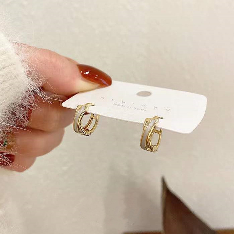 Trendy Cross Fritillaria Shell Hoop Earrings for Women High Quality Korean Fashion Jewelry Needle Gift 5637 Q2
Trendy Cross Fritillaria Shell Hoop Earrings for Women High Quality Korean Fashion Jewelry Needle Gift 5637 Q2