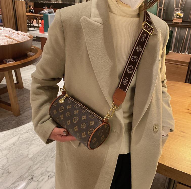 Printed Wide Shoulder Strap One Shoulder Messenger Bag Women's Baguette Bags, As pic
Printed Wide Shoulder Strap One Shoulder Messenger Bag Women's Baguette Bags, As pic