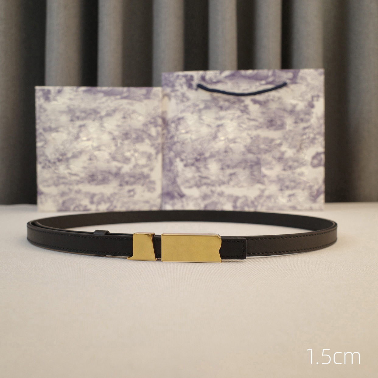 Womens belts designer Luxury belt for Women men fashion Genuine Leather Gold buckle Top Quality 1.5 2.0 3.0cm with box, Black
Womens belts designer Luxury belt for Women men fashion Genuine Leather Gold buckle Top Quality 1.5 2.0 3.0cm with box, Black