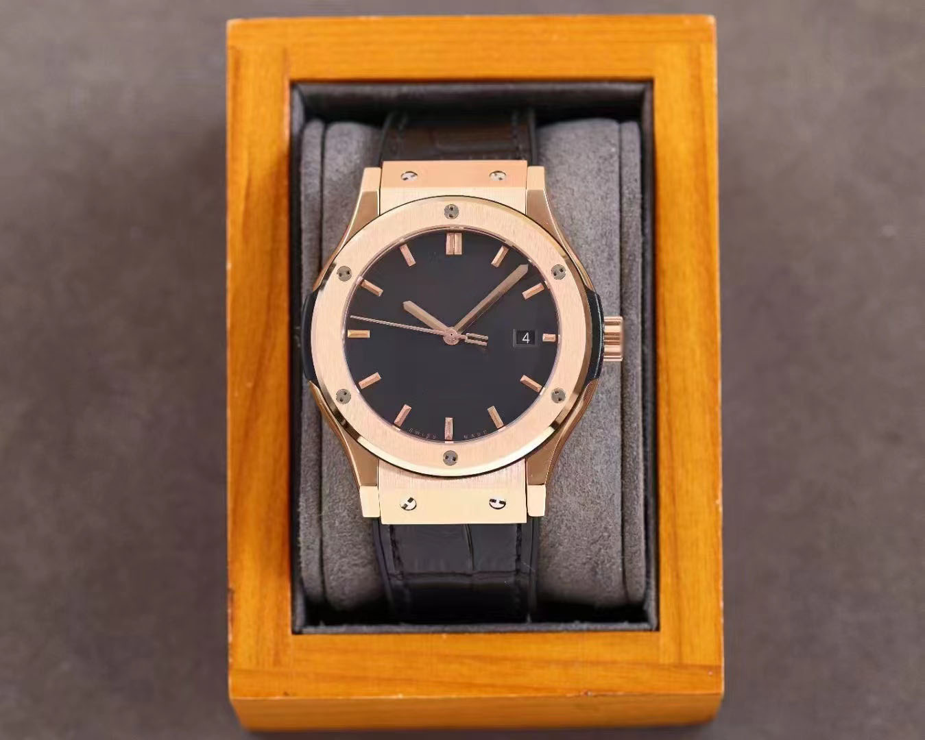 ladies aaa watch Classic design watches gold stainless steel case sports rubber strap black gray luxury high quality Folding buckle 42mm 33mm men's wristwatches, Carton
ladies aaa watch Classic design watches gold stainless steel case sports rubber strap black gray luxury high quality Folding buckle 42mm 33mm men's wristwatches, Carton
