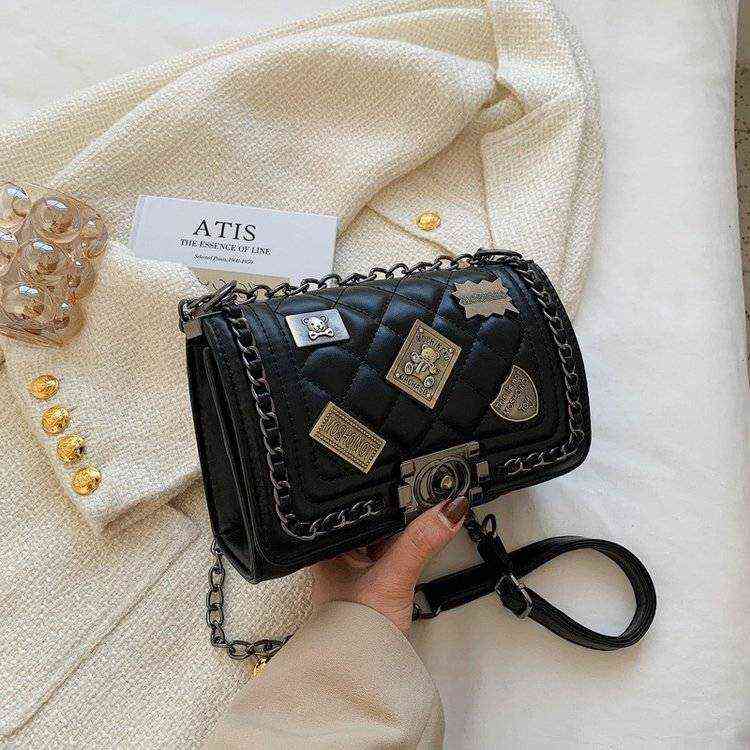 Handbag 2022 popular shoulder sewing Pu personalized badge versatile small fragrance cross messenger chain women's bag, Creamy-white
Handbag 2022 popular shoulder sewing Pu personalized badge versatile small fragrance cross messenger chain women's bag, Creamy-white