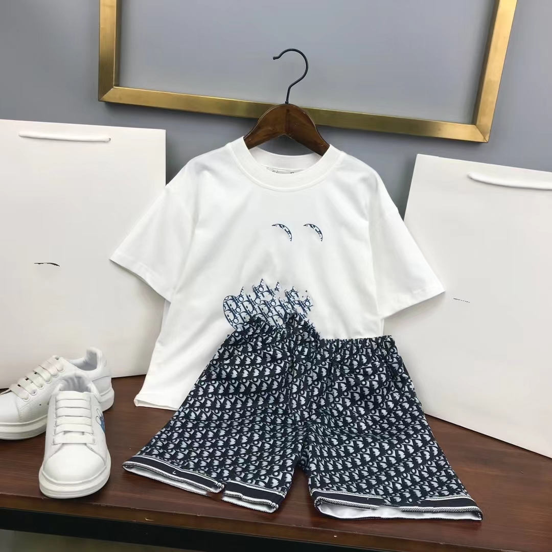 baby boy summer clothe t-shirt pants kid fashion clothing set cotton material cute design child toddler autumn outfits 2022
baby boy summer clothe t-shirt pants kid fashion clothing set cotton material cute design child toddler autumn outfits 2022