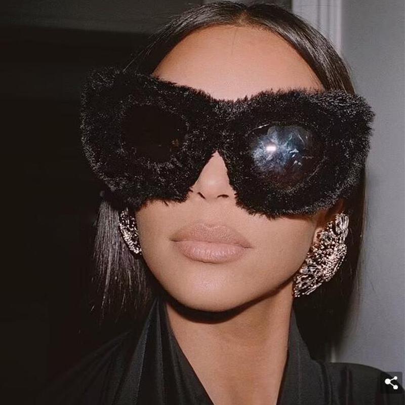 Sunglasses Trendy Kardashan Fur Women Brand Designer Oversized Black Cat Eye Sun Glasses UV400 Winter Shades Decorative Eyewear
Sunglasses Trendy Kardashan Fur Women Brand Designer Oversized Black Cat Eye Sun Glasses UV400 Winter Shades Decorative Eyewear