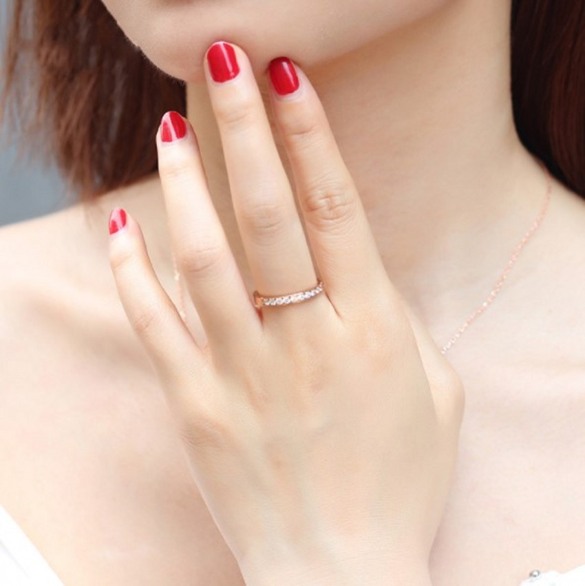 European and American fashion simple titanium steel micro-inlaid diamond ten diamond ring rose gold designer high quality wedding ring
European and American fashion simple titanium steel micro-inlaid diamond ten diamond ring rose gold designer high quality wedding ring