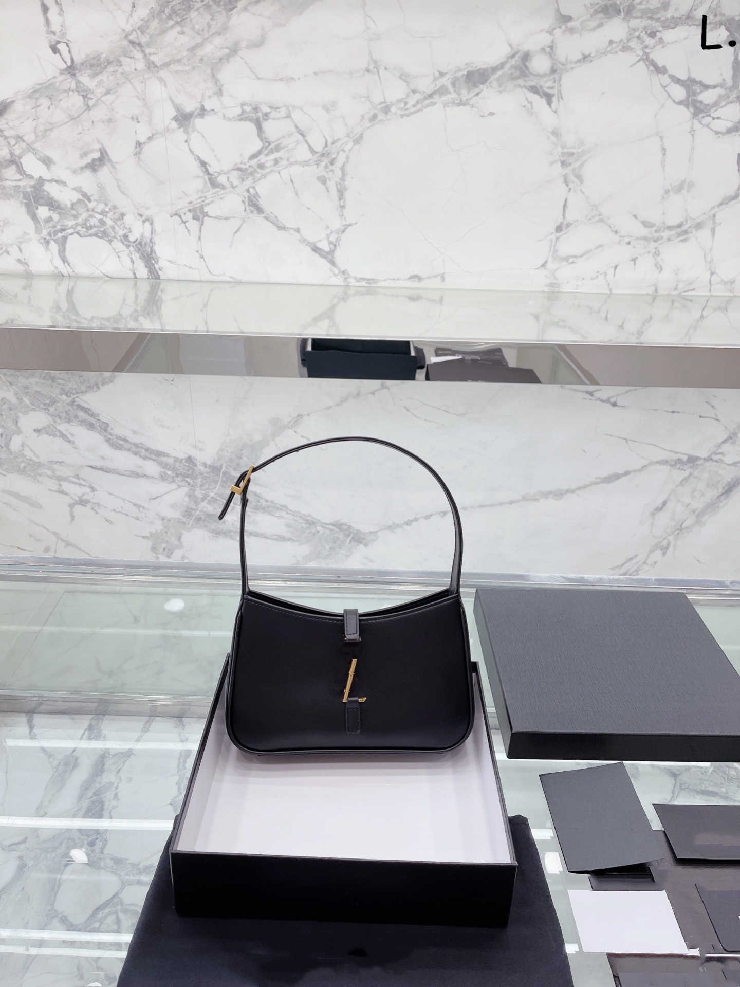 Designer Bags luxurious Underarm bag women's new small bag genuine leather shoulder bag handbag high quality, Red
Designer Bags luxurious Underarm bag women's new small bag genuine leather shoulder bag handbag high quality, Red