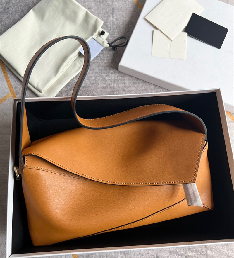 Famous Shoulder Bags Designer Soft Leather Luxuries Women Bag Lady Totes Designer Handbag Top Quality Handbags Purse With Asymmetric Setting Nappa Hobo casual, Brown
Famous Shoulder Bags Designer Soft Leather Luxuries Women Bag Lady Totes Designer Handbag Top Quality Handbags Purse With Asymmetric Setting Nappa Hobo casual, Brown