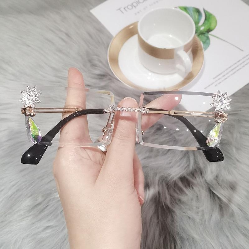 Sunglasses Designer Fashion Small Rimless Diamond Women Vintage Crystal Rhinestone Square Sun Glasses For Female
Sunglasses Designer Fashion Small Rimless Diamond Women Vintage Crystal Rhinestone Square Sun Glasses For Female
