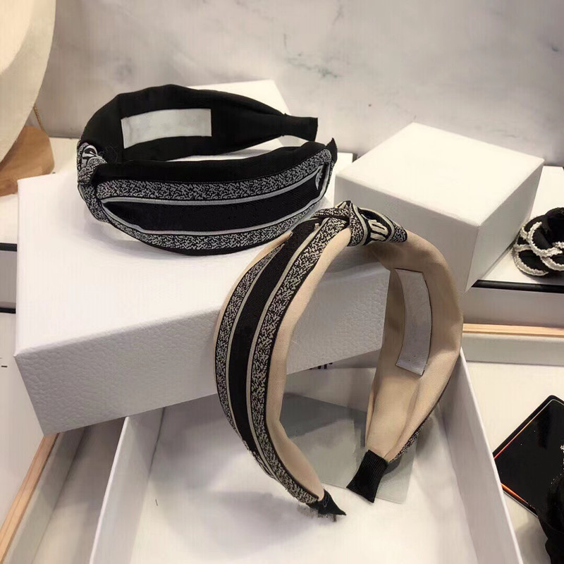 With BOX Luxury Designers Headband D065 Bow knot Black White Colors Top Headbands For Women Street Outdoor Wear
With BOX Luxury Designers Headband D065 Bow knot Black White Colors Top Headbands For Women Street Outdoor Wear